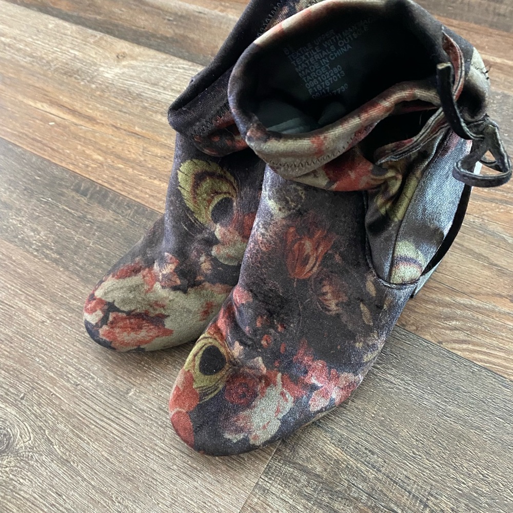 a new day Black and Red Ankle Boots with Artistic Design